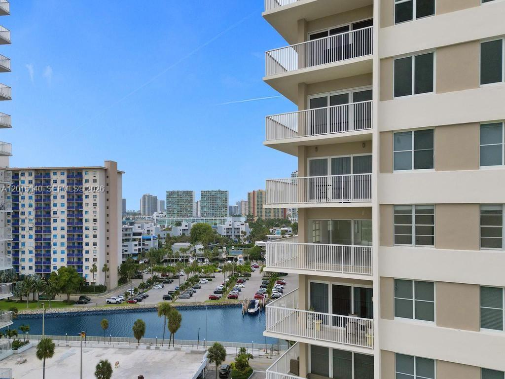 300 Bayview Dr #906 Sunny Isles Beach, FL 33160