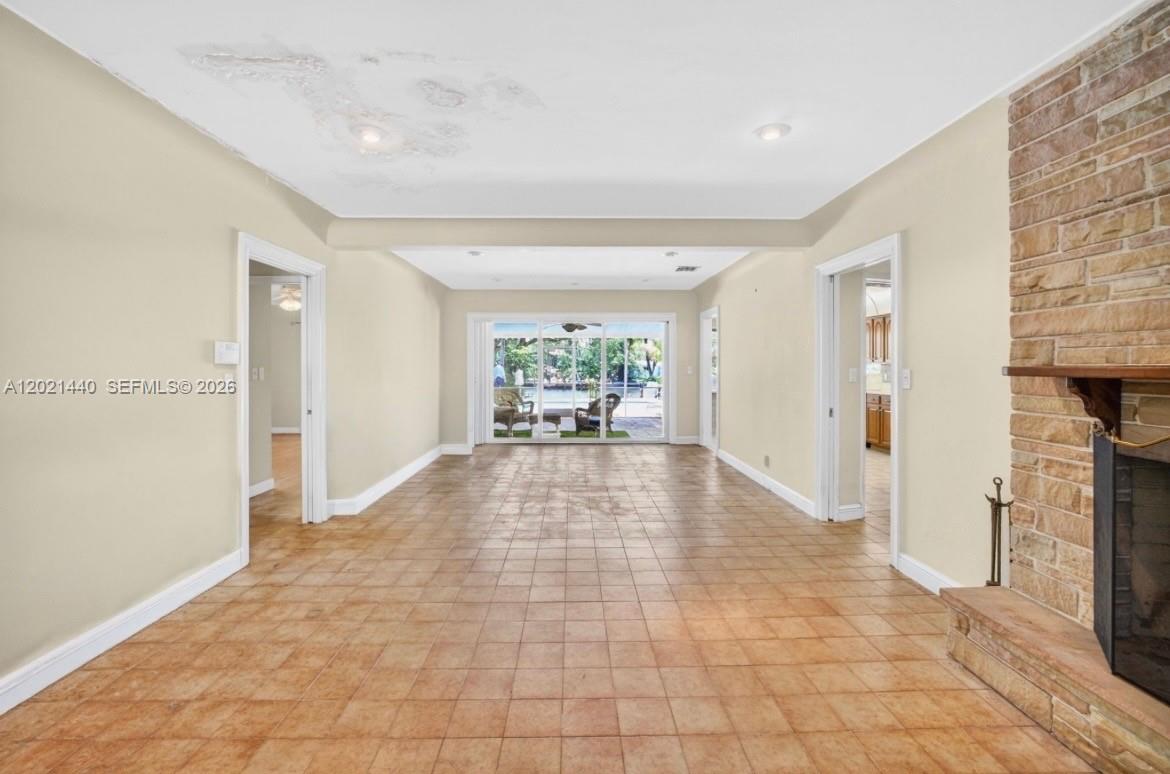 2433 Middle Riv Dr Fort Lauderdale, FL 33305