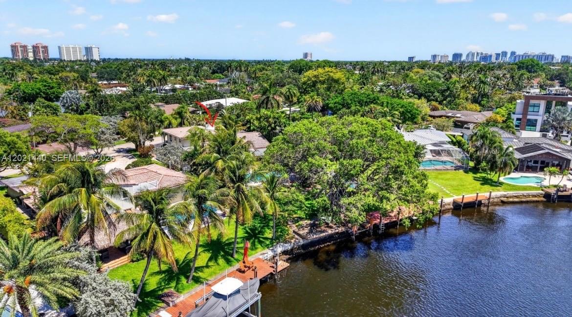 2433 Middle Riv Dr Fort Lauderdale, FL 33305