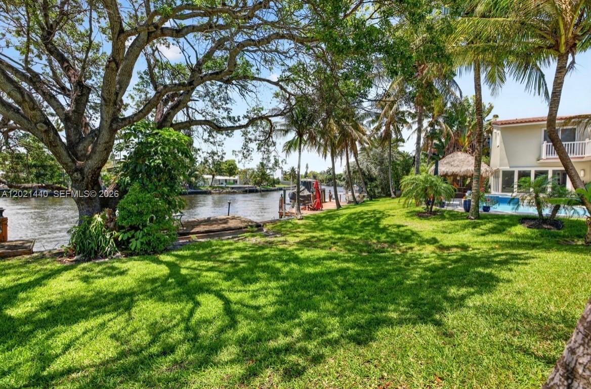 2433 Middle Riv Dr Fort Lauderdale, FL 33305