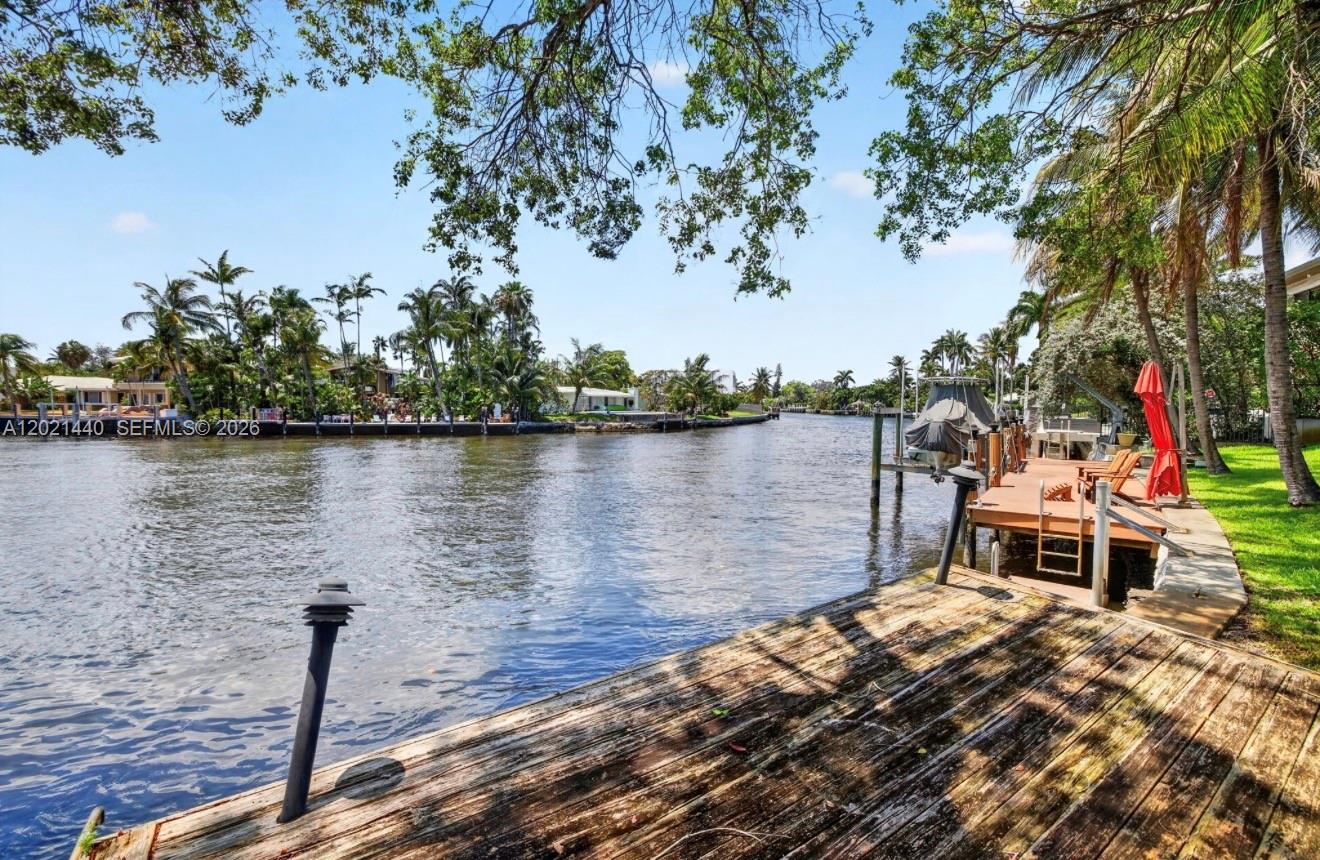 2433 Middle Riv Dr Fort Lauderdale, FL 33305