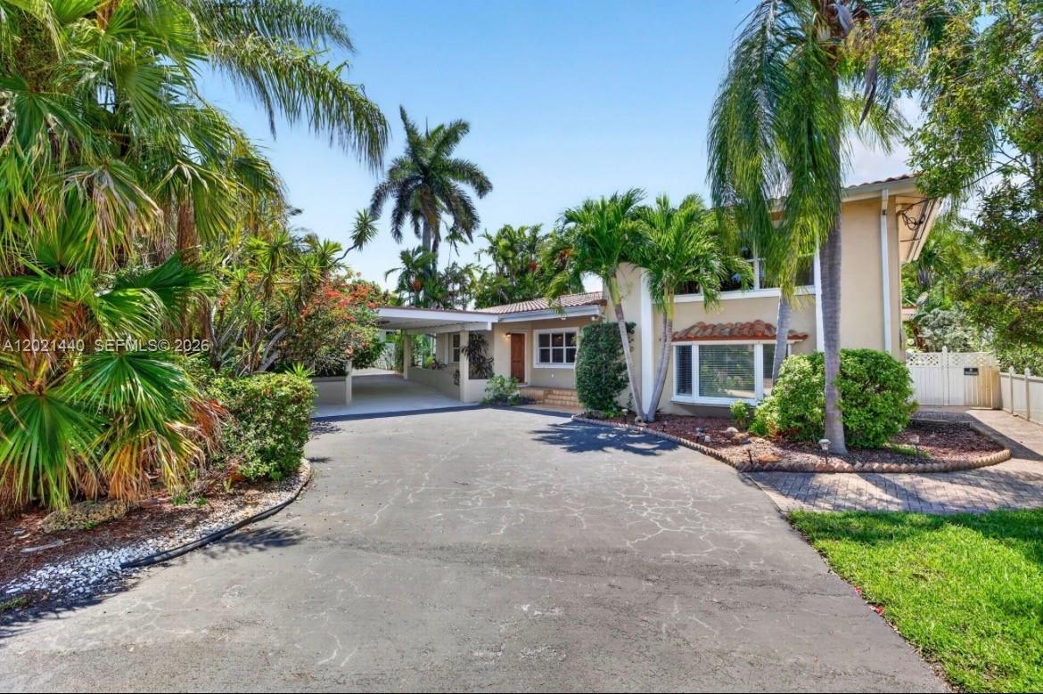 2433 Middle Riv Dr Fort Lauderdale, FL 33305