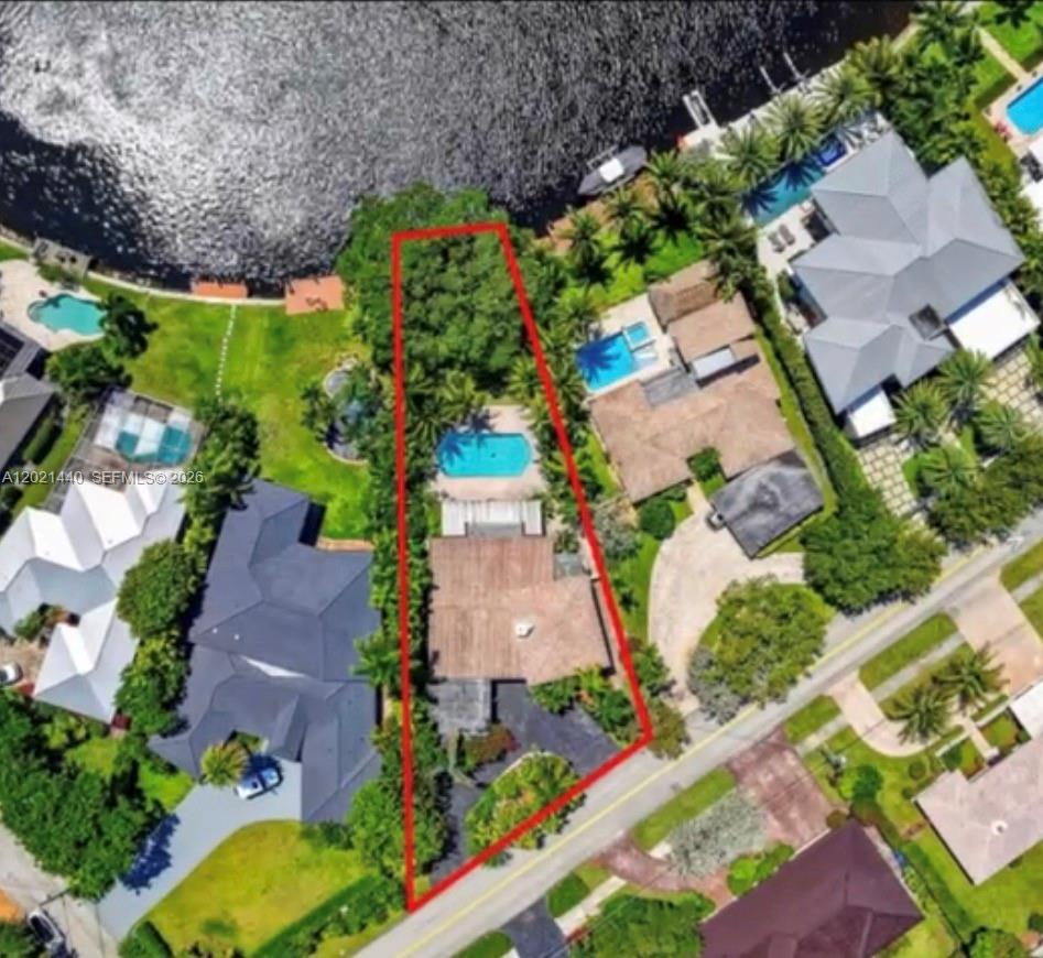 2433 Middle Riv Dr Fort Lauderdale, FL 33305