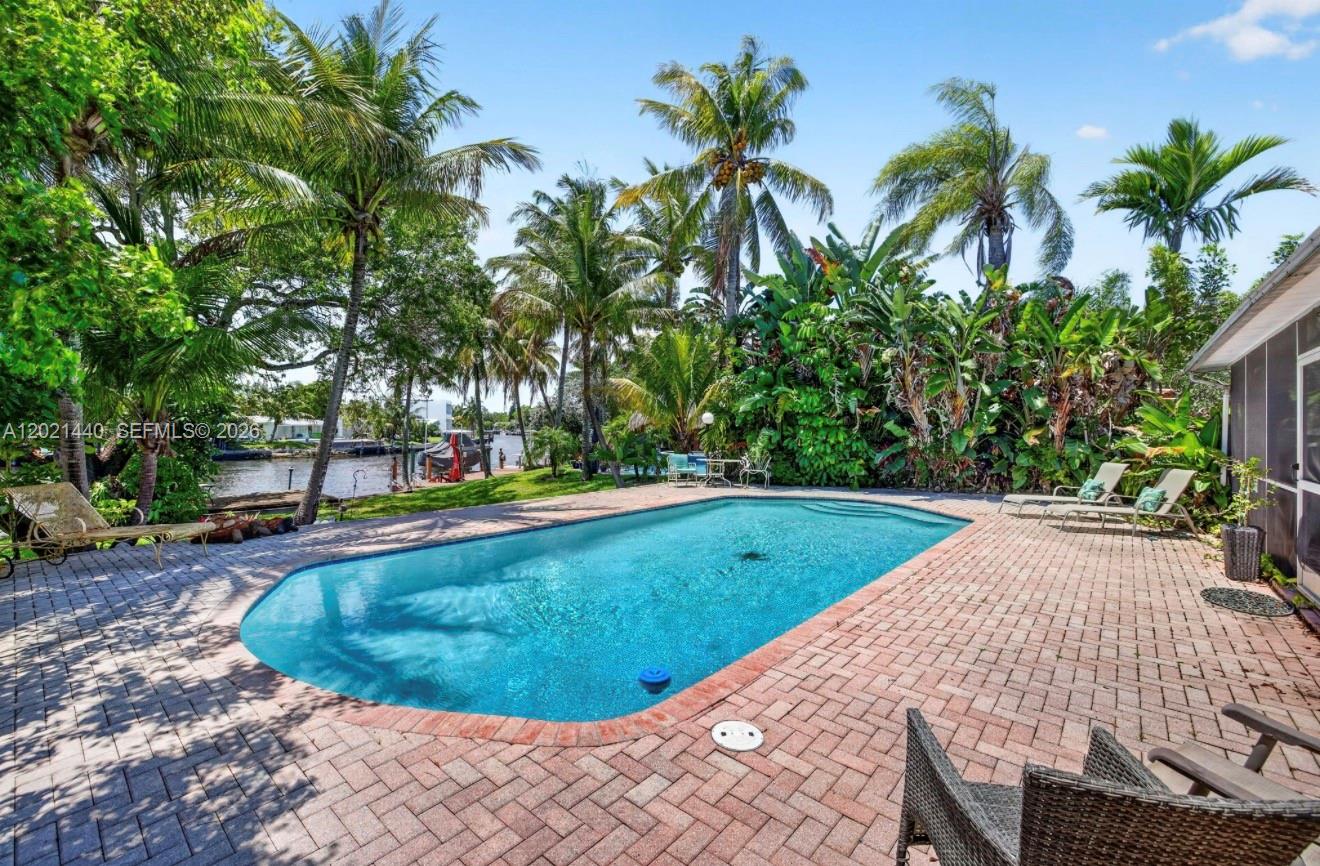 2433 Middle Riv Dr Fort Lauderdale, FL 33305