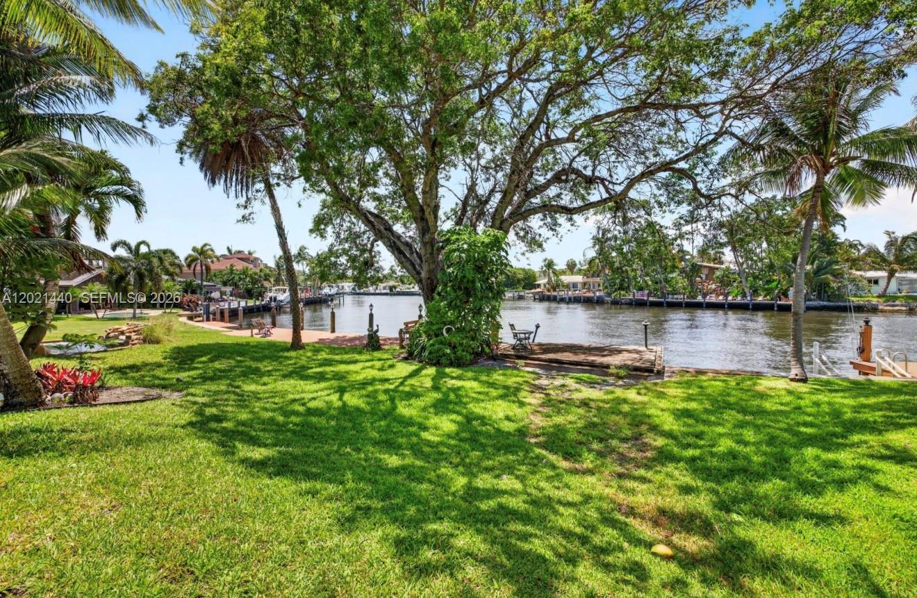 2433 Middle Riv Dr Fort Lauderdale, FL 33305
