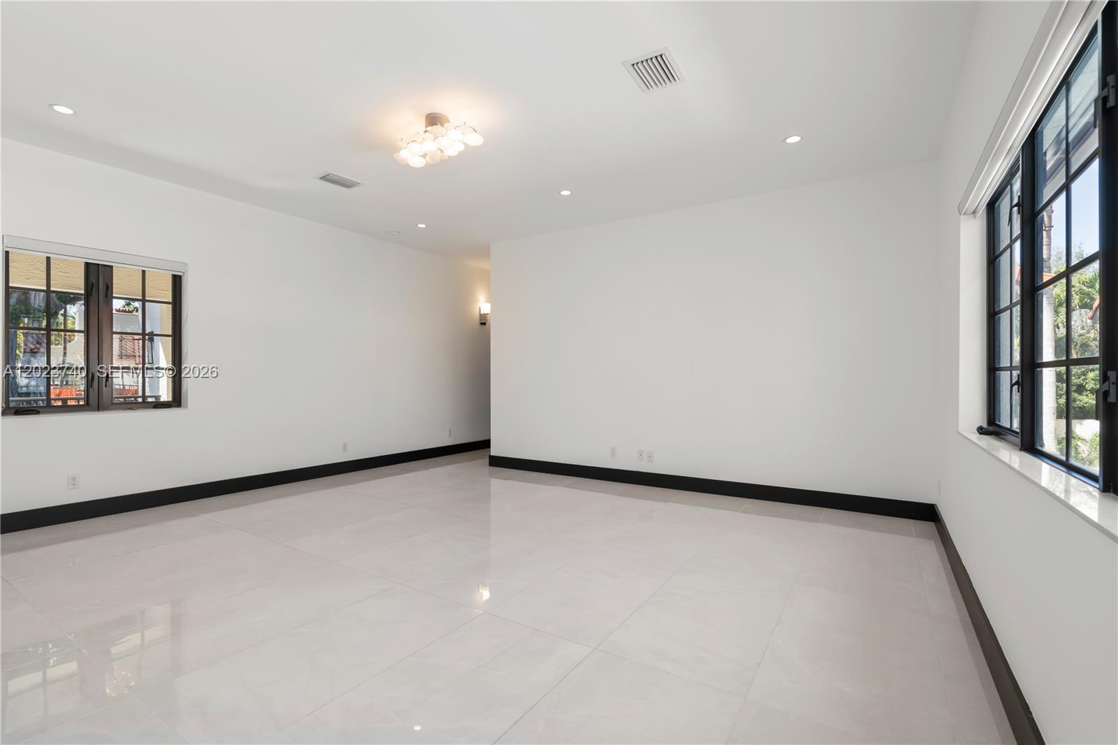 519 Alhambra Cir Coral Gables, FL 33134