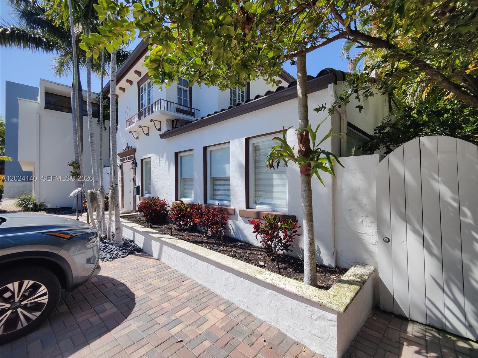 1823 S Bayshore Ln Miami, FL 33133