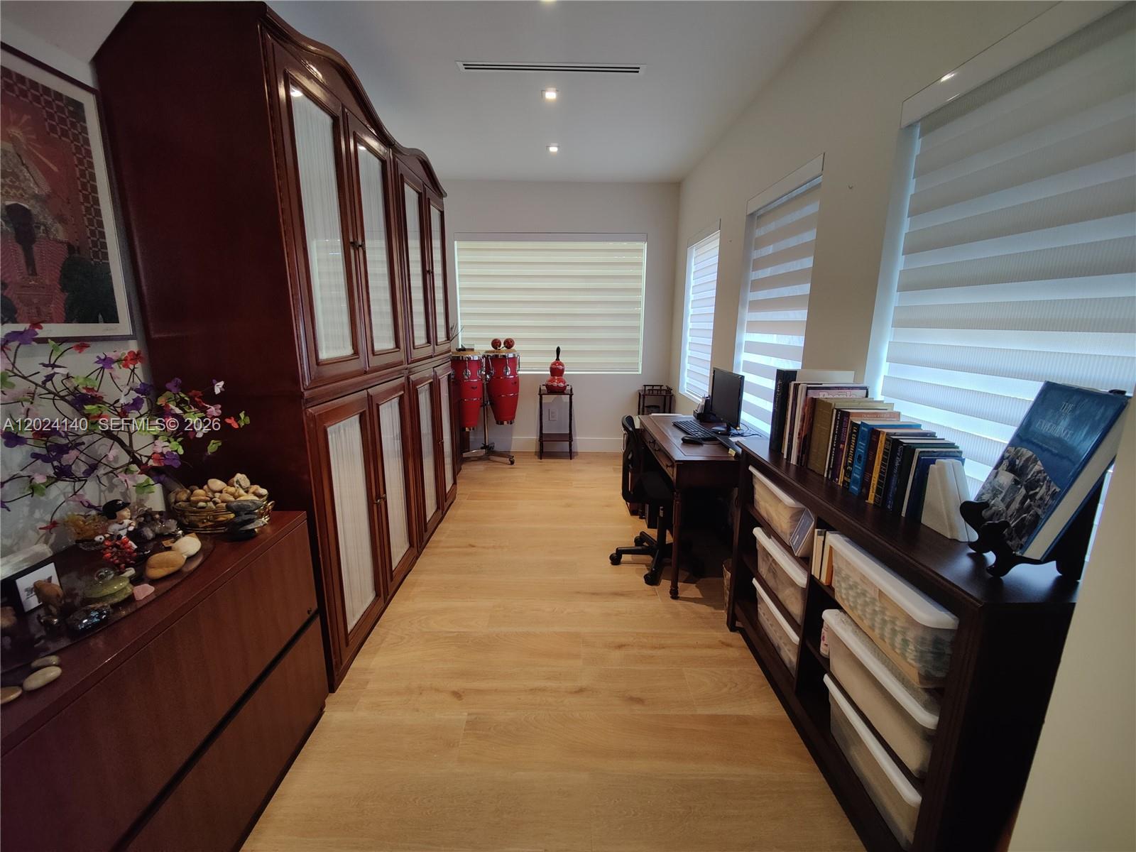 1823 S Bayshore Ln Miami, FL 33133