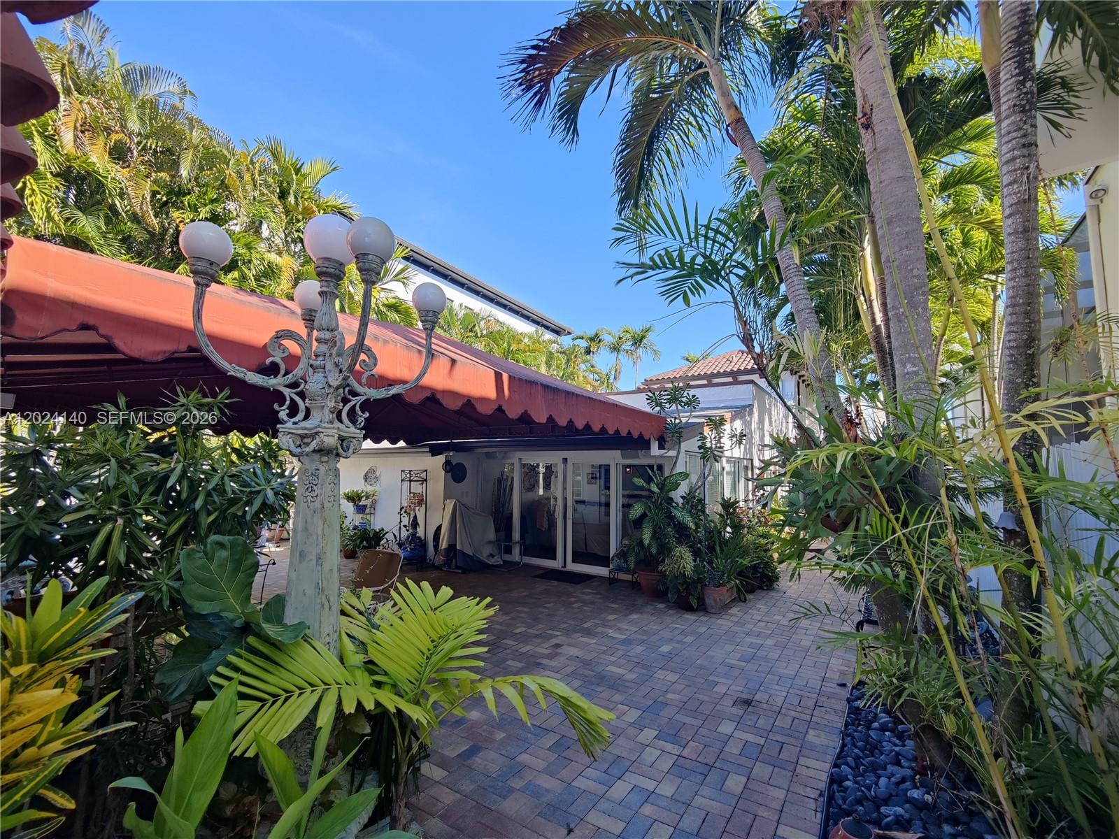 1823 S Bayshore Ln Miami, FL 33133