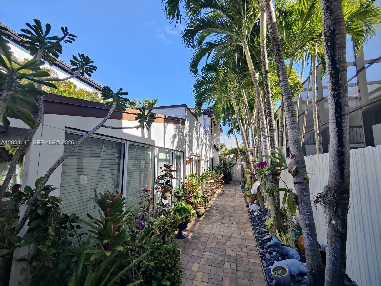 1823 S Bayshore Ln Miami, FL 33133