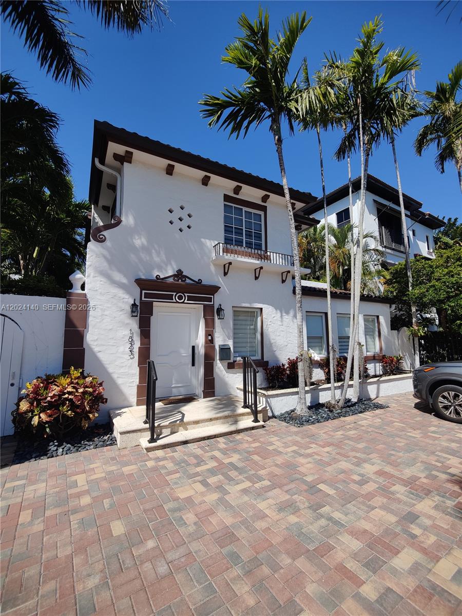 1823 S Bayshore Ln Miami, FL 33133