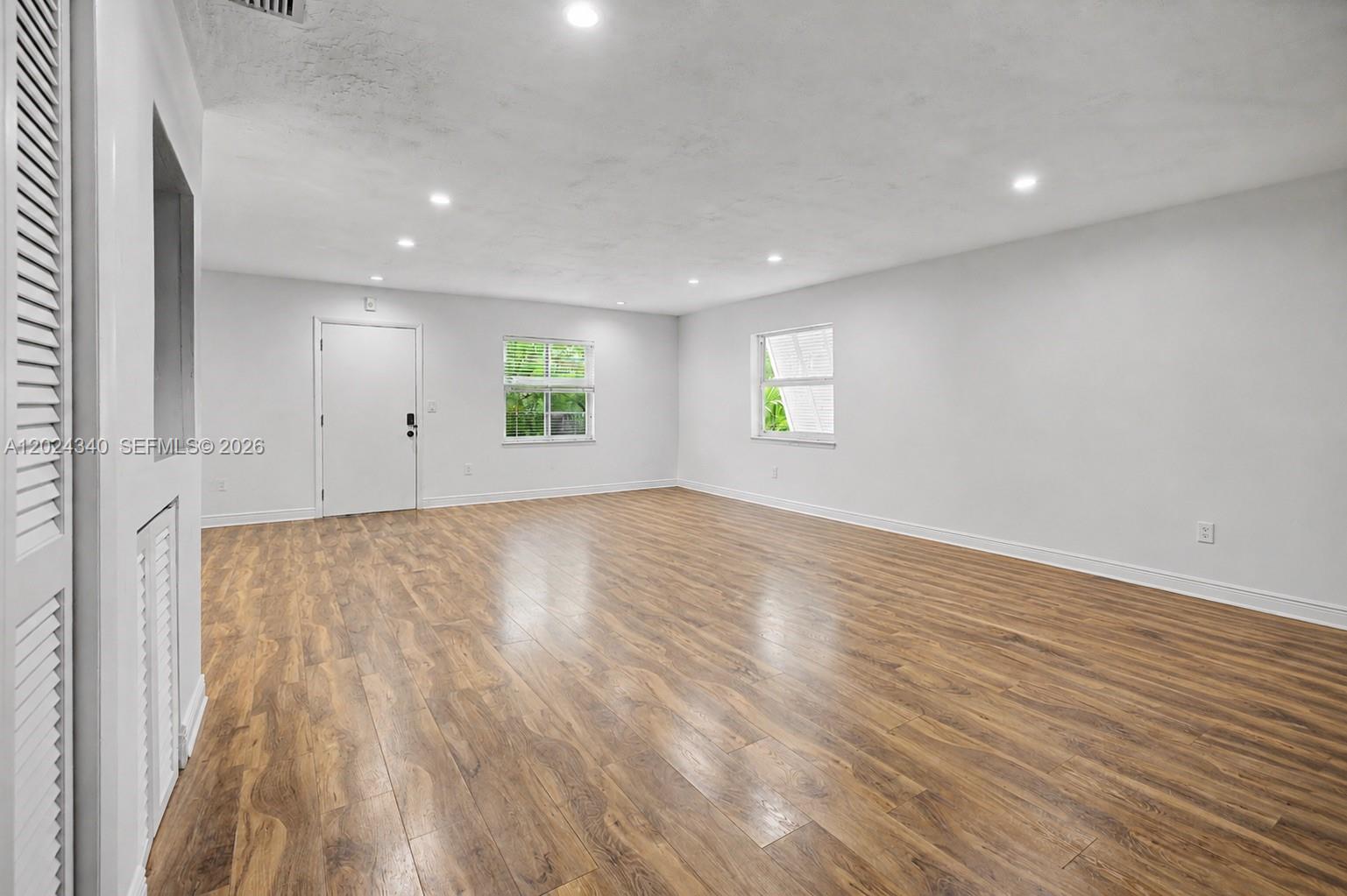 6815 Edgewater Dr #201 Coral Gables, FL 33133