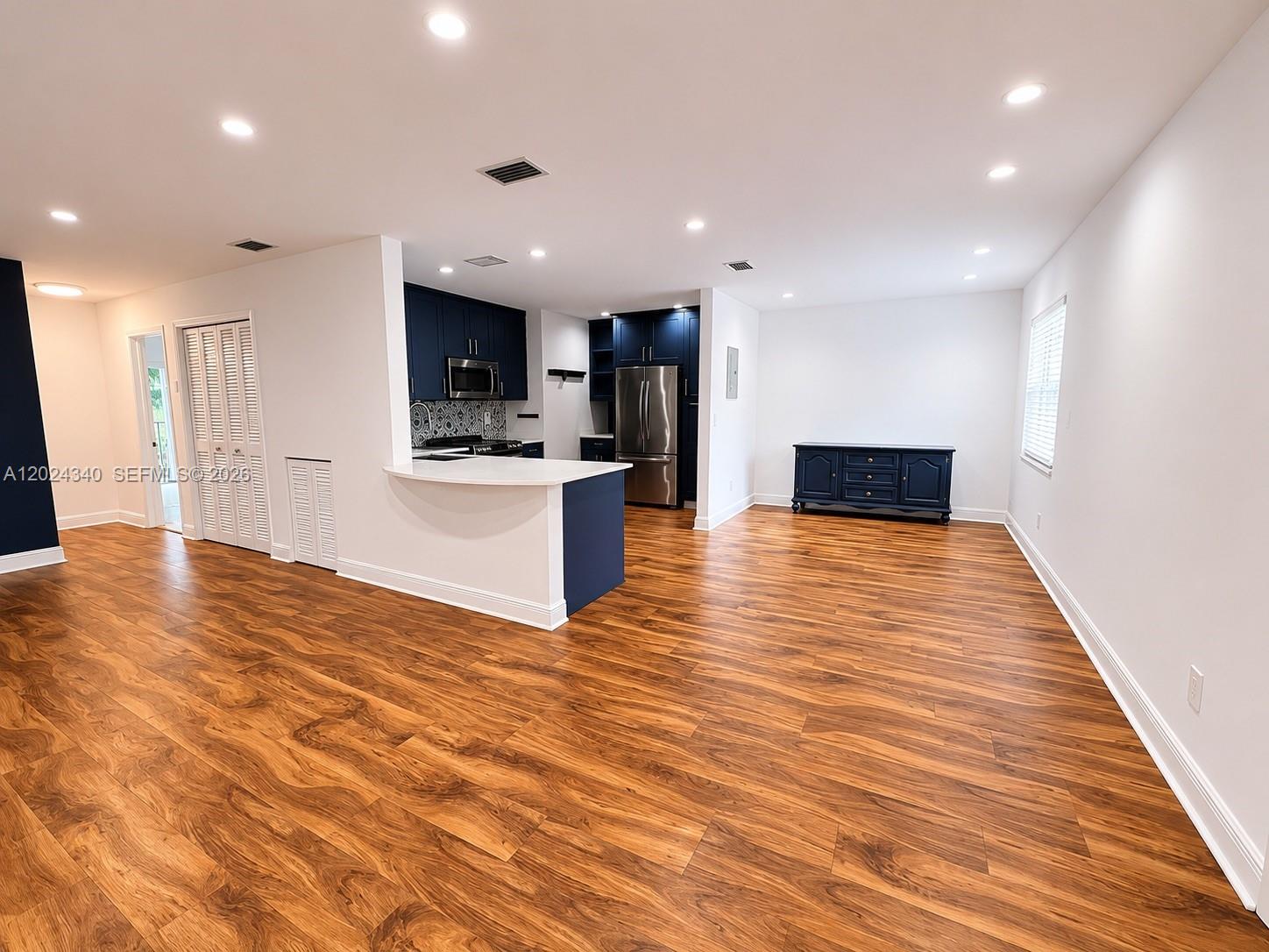 6815 Edgewater Dr #201 Coral Gables, FL 33133