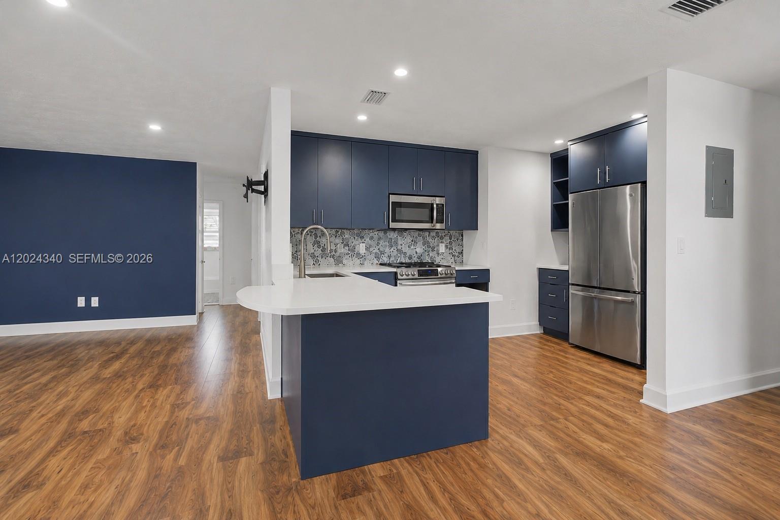 6815 Edgewater Dr #201 Coral Gables, FL 33133