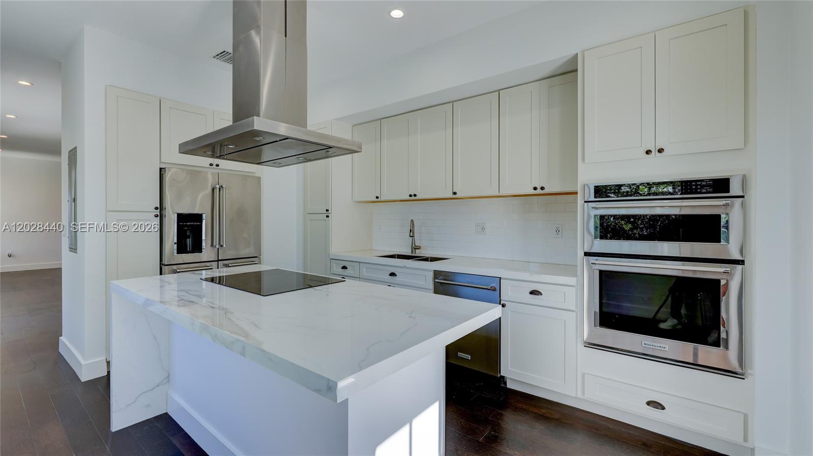 426 Aragon Ave Coral Gables, FL 33134