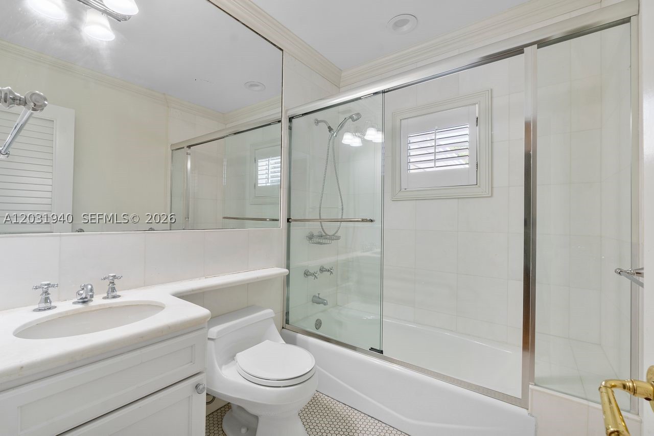 1037 Alfonso Ave Coral Gables, FL 33146