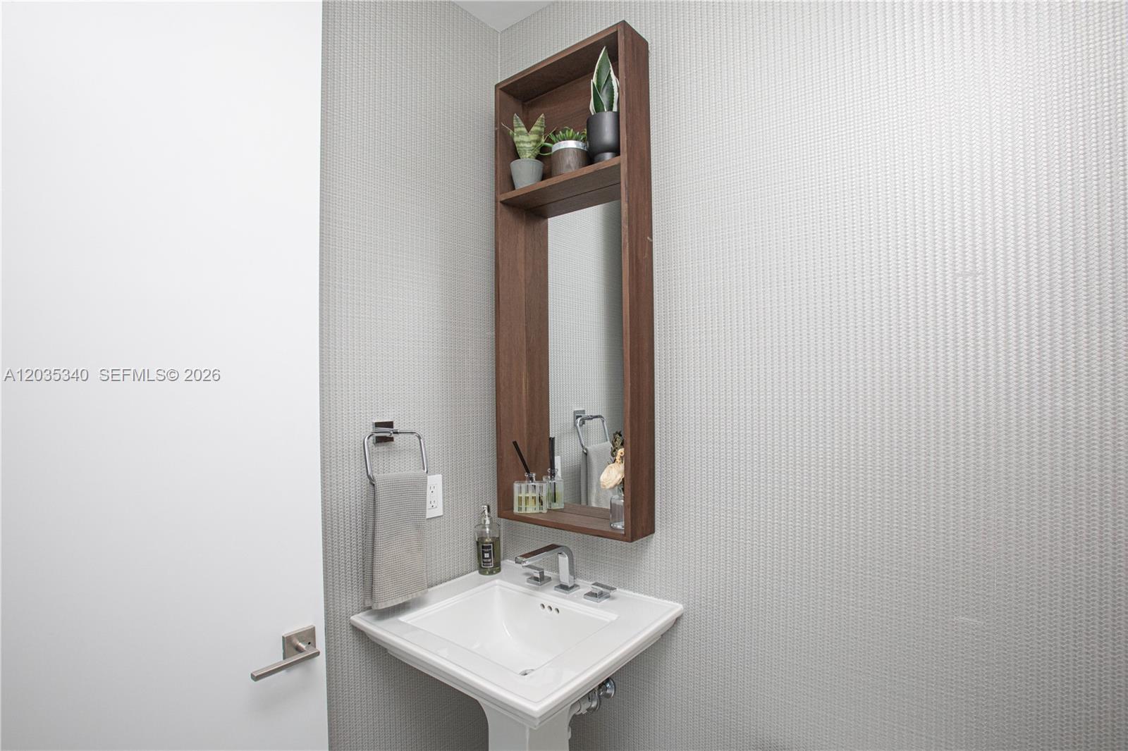 2821 S Bayshore #20D Miami, FL 33133