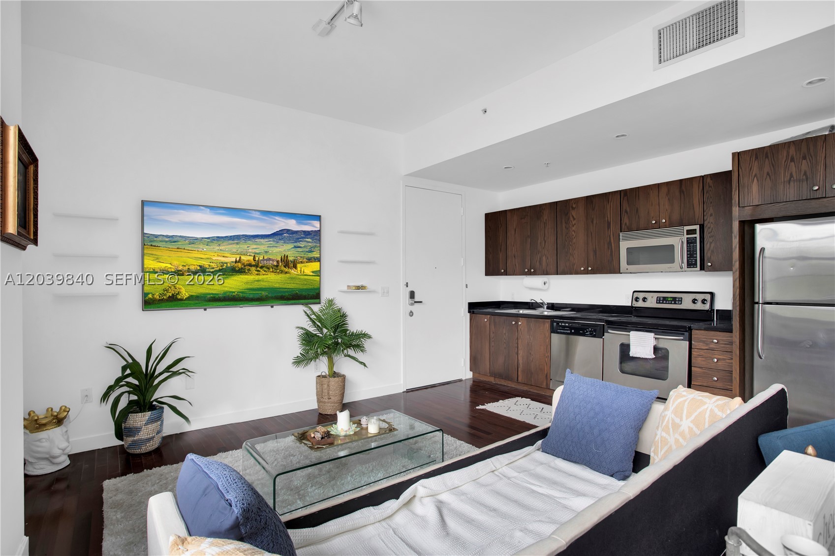 935 Euclid Ave #8