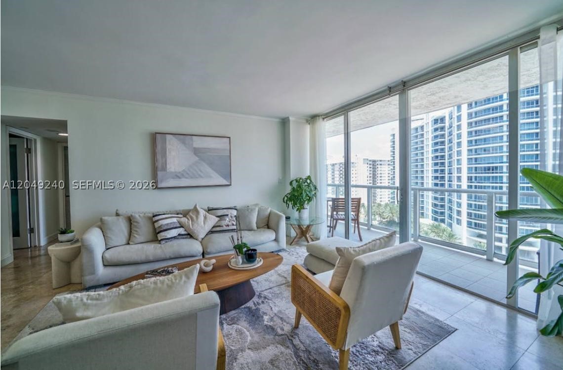 5900 Collins Ave #1406