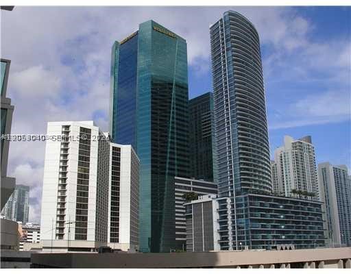 image Brickell on the River South1