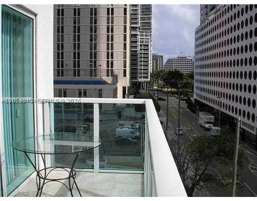 image Brickell on the River South4