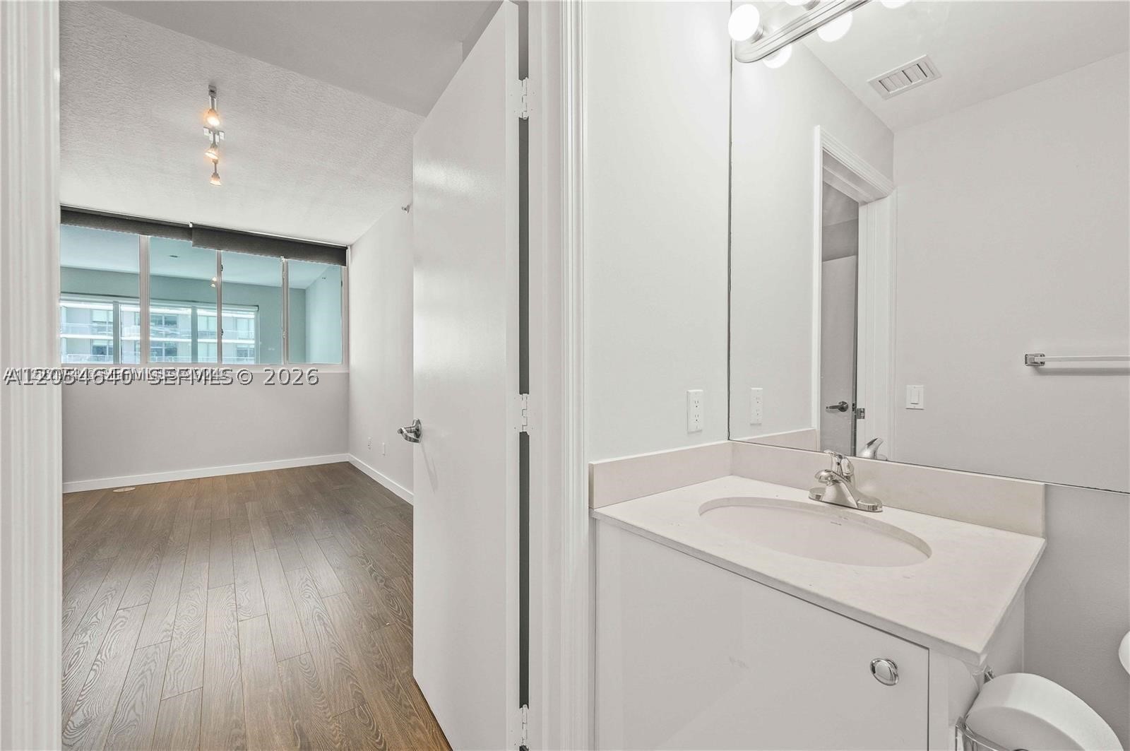 60 SW 13th St #3618 Miami, FL 33130