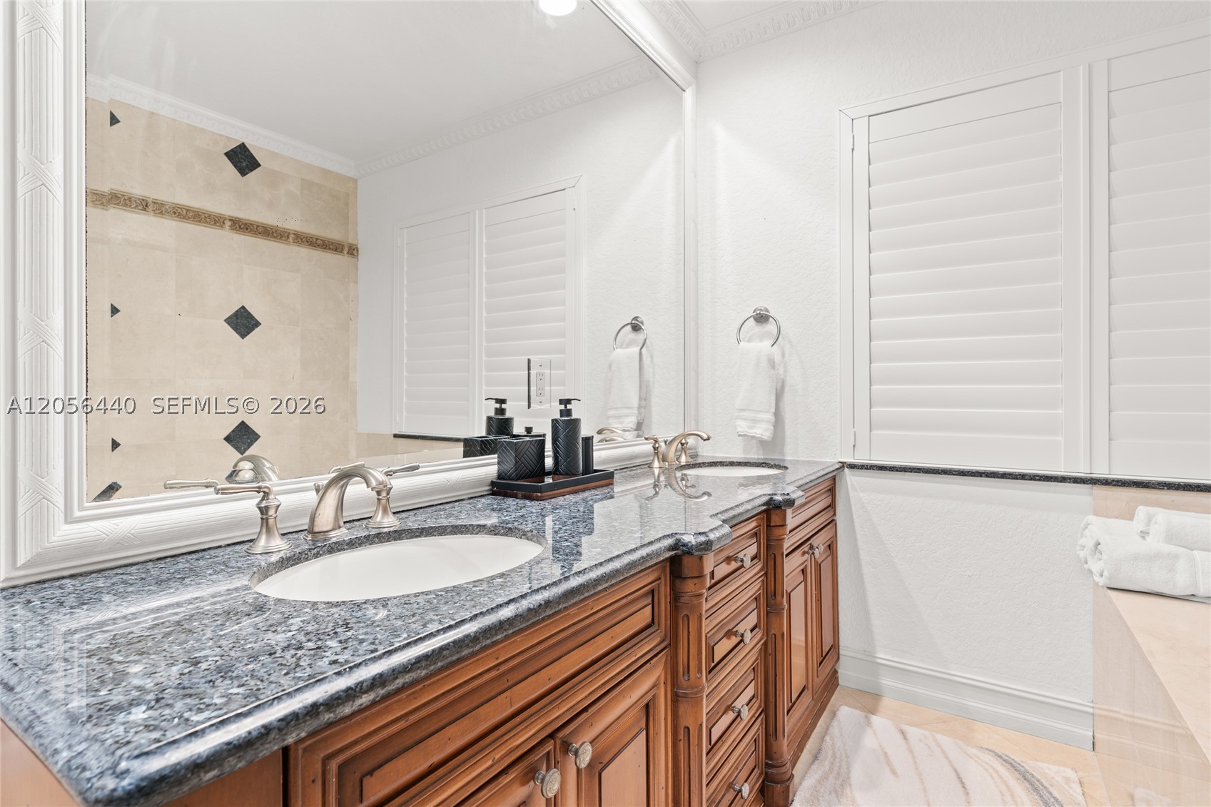 18 Eleuthera Dr Ocean Ridge, FL 33435