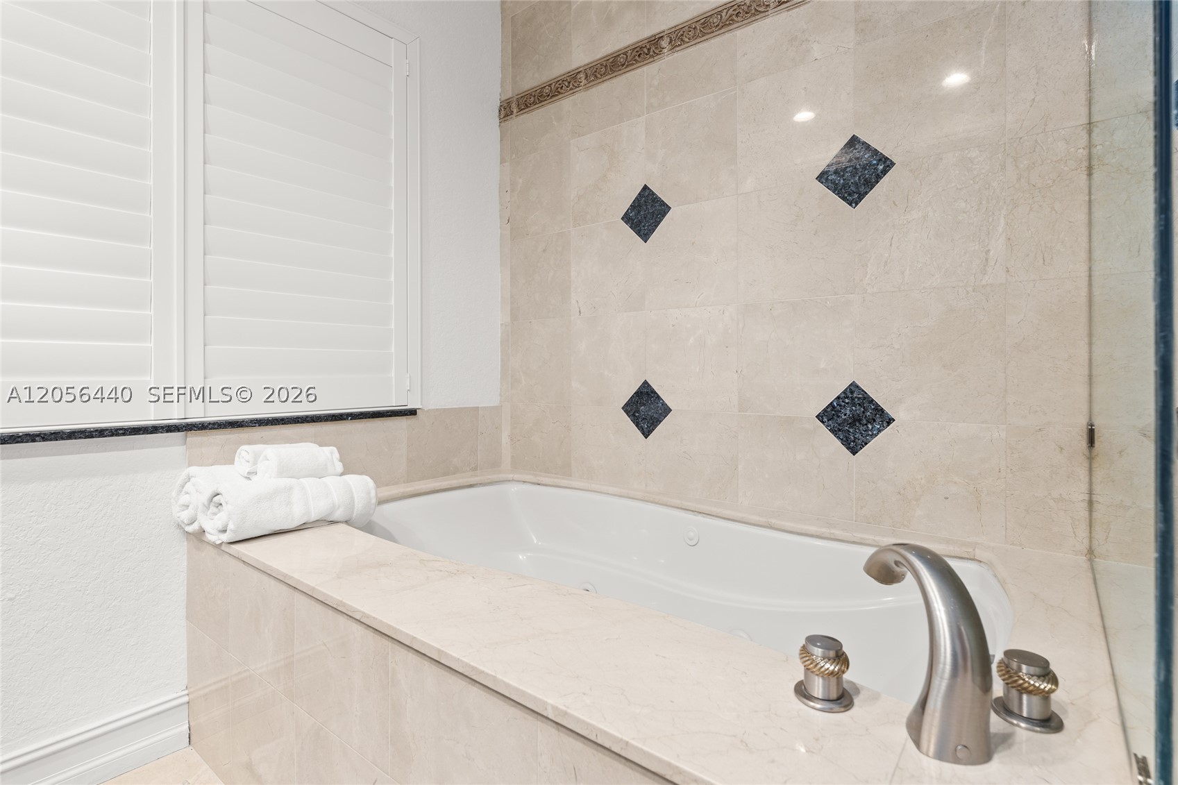 18 Eleuthera Dr Ocean Ridge, FL 33435