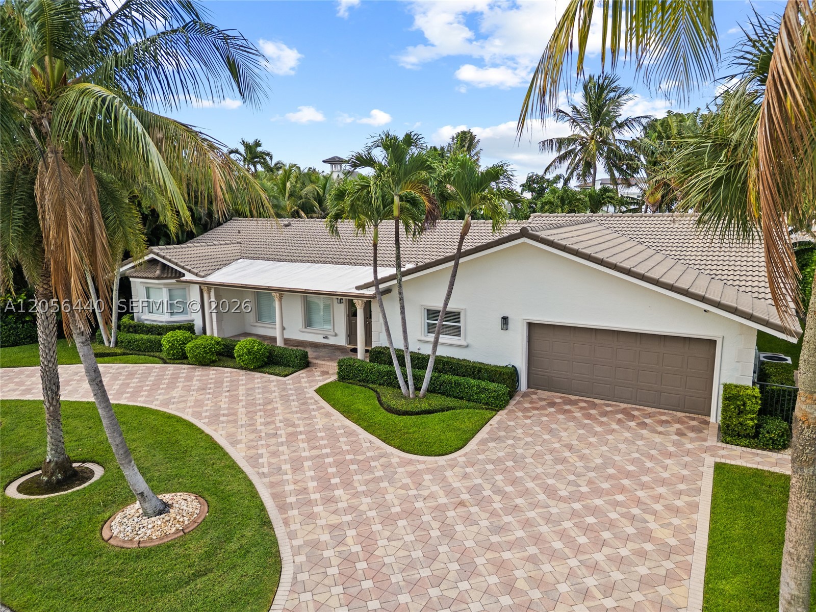 18 Eleuthera Dr Ocean Ridge, FL 33435