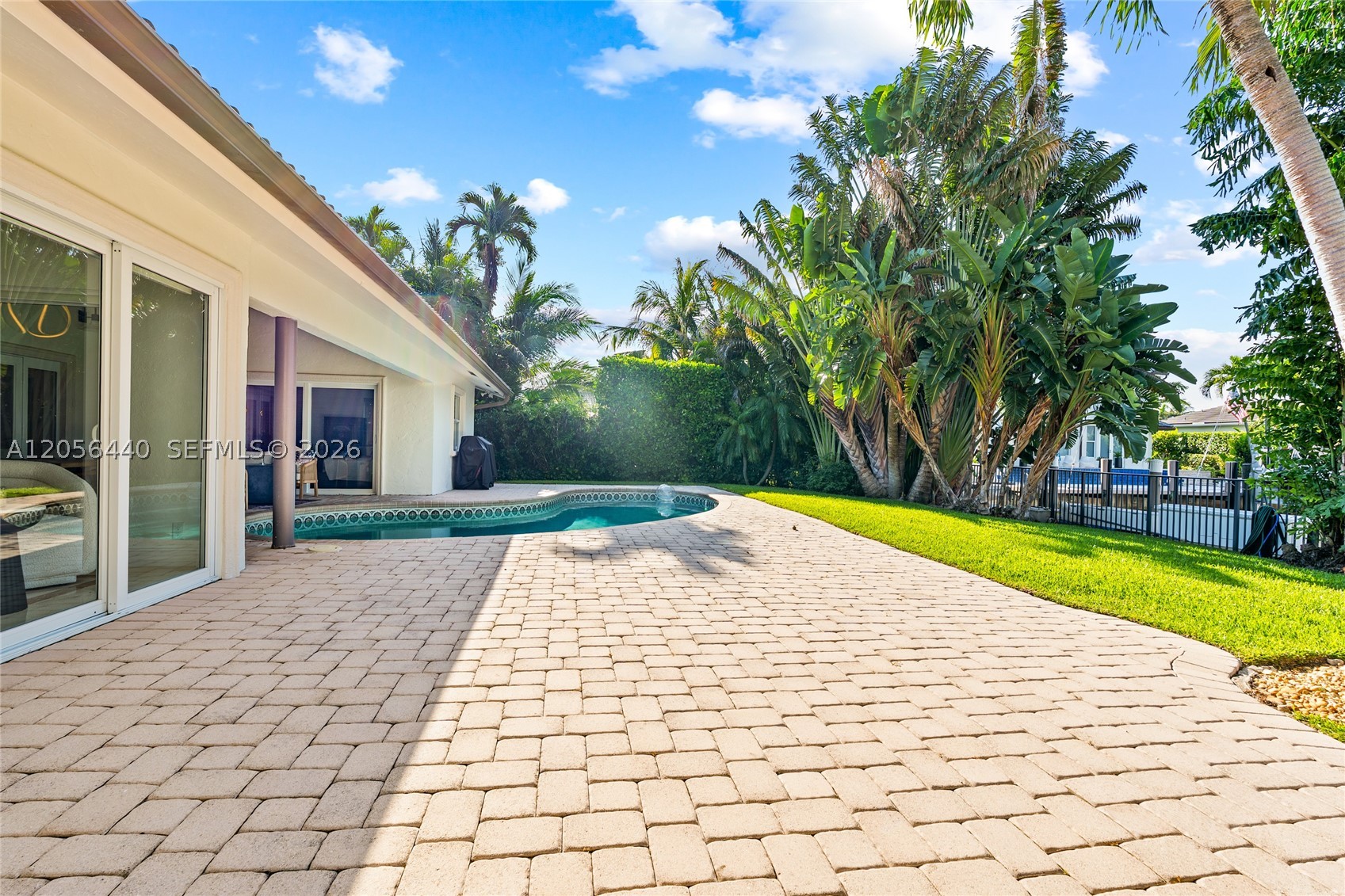 18 Eleuthera Dr Ocean Ridge, FL 33435