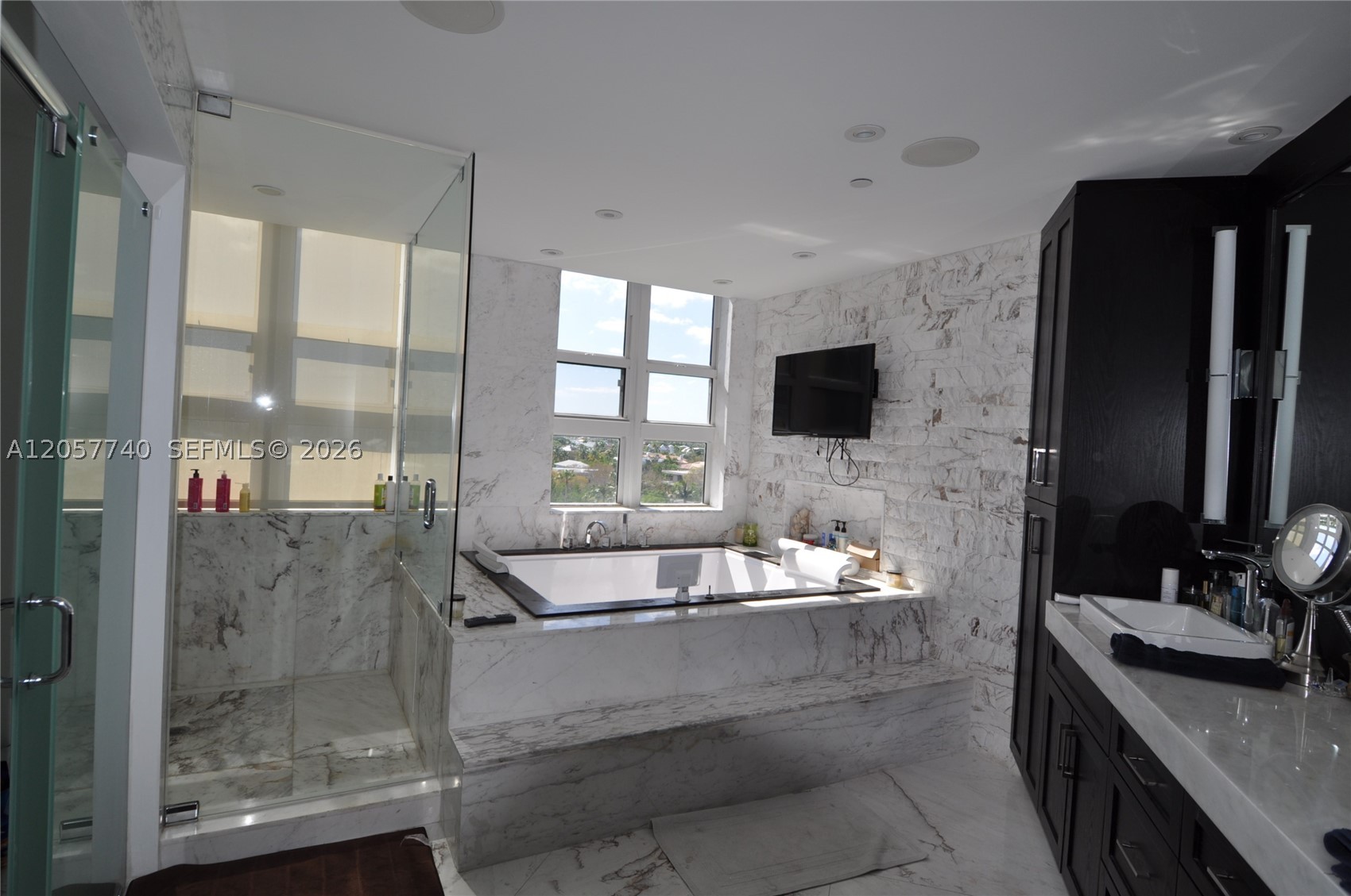 430 Grand Bay Dr #708 Key Biscayne, FL 33149