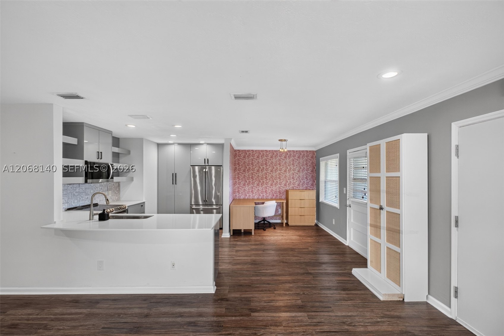 6815 Edgewater Dr #301 Coral Gables, FL 33133