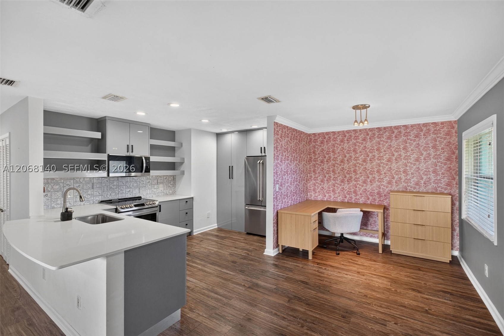 6815 Edgewater Dr #301 Coral Gables, FL 33133