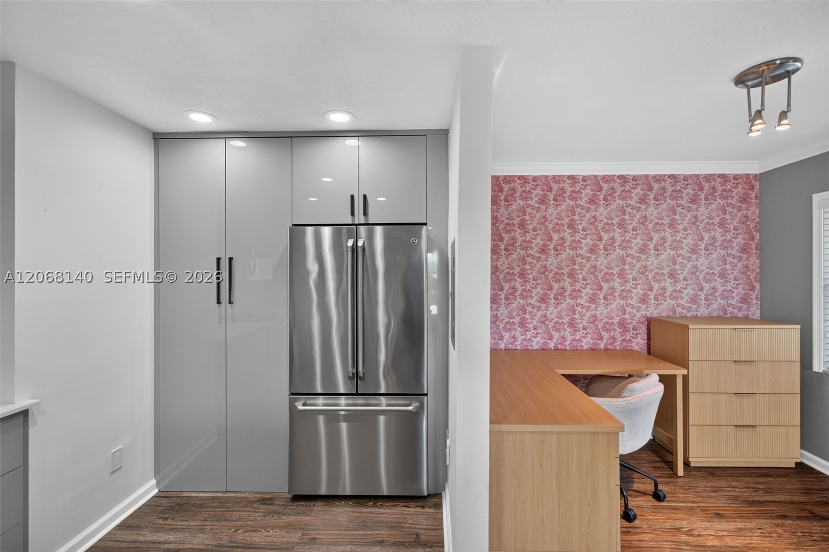 6815 Edgewater Dr #301 Coral Gables, FL 33133