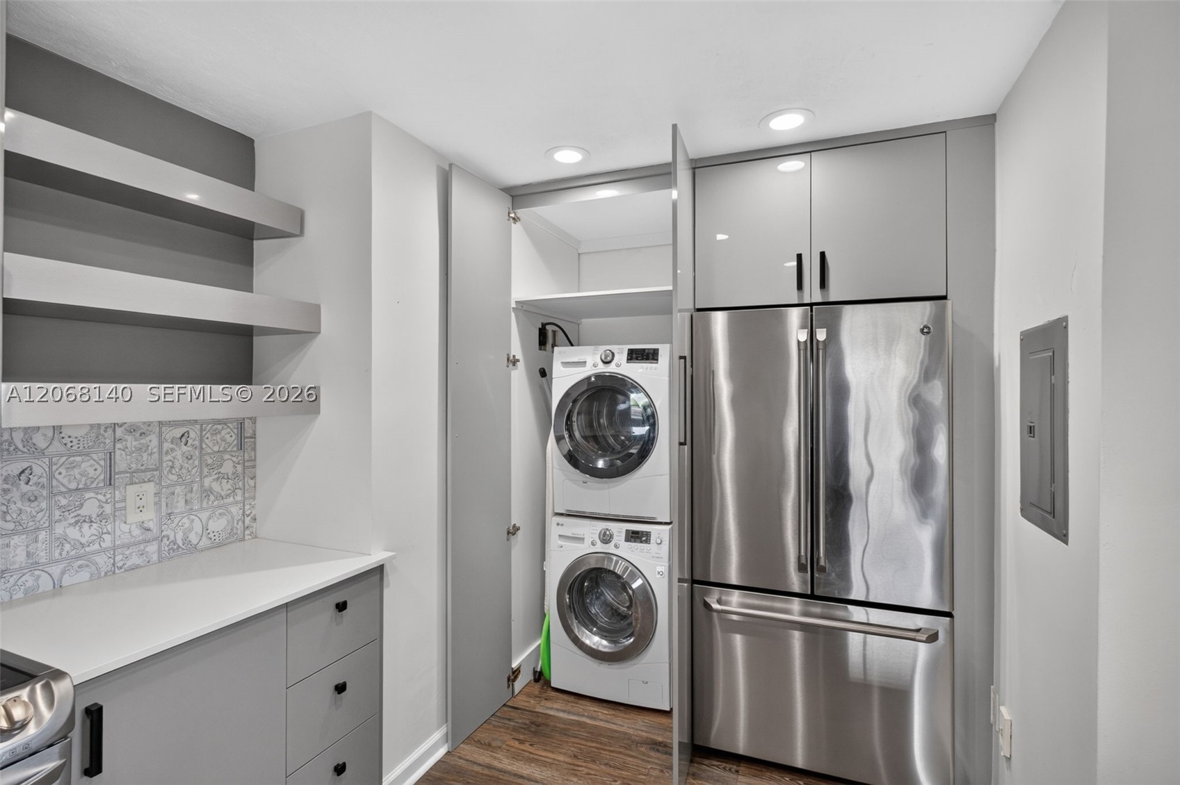 6815 Edgewater Dr #301 Coral Gables, FL 33133