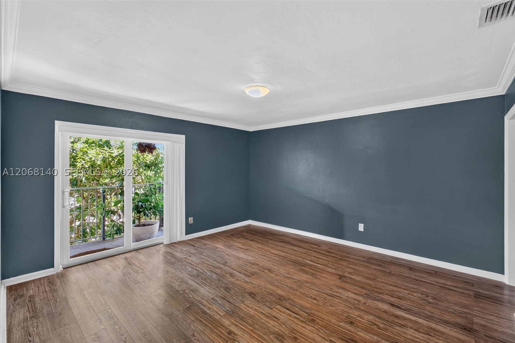 6815 Edgewater Dr #301 Coral Gables, FL 33133