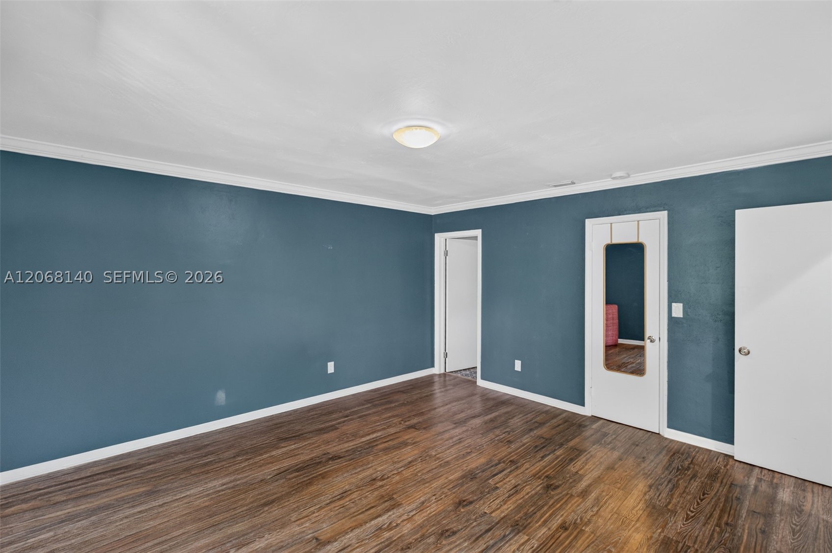 6815 Edgewater Dr #301 Coral Gables, FL 33133