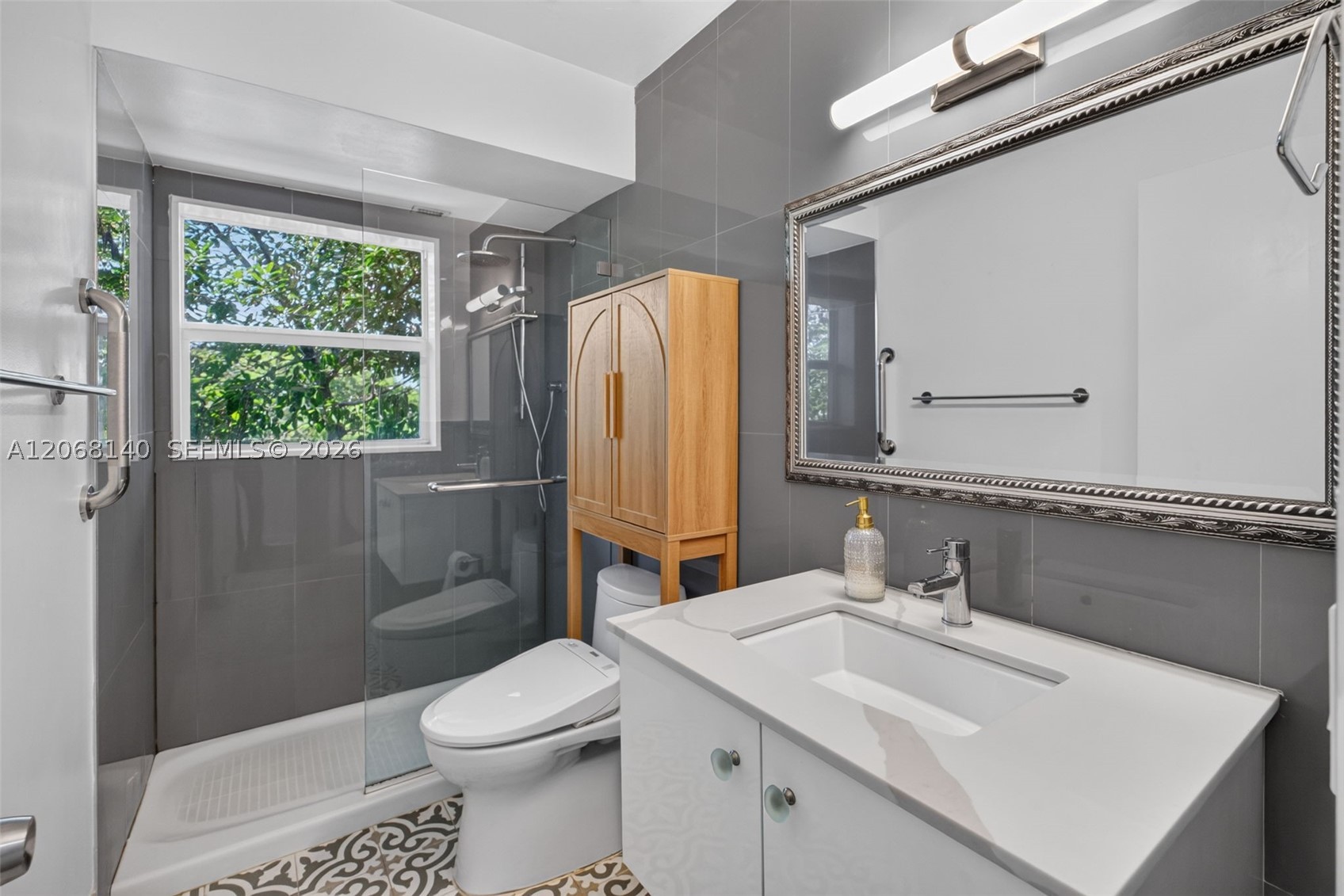 6815 Edgewater Dr #301 Coral Gables, FL 33133