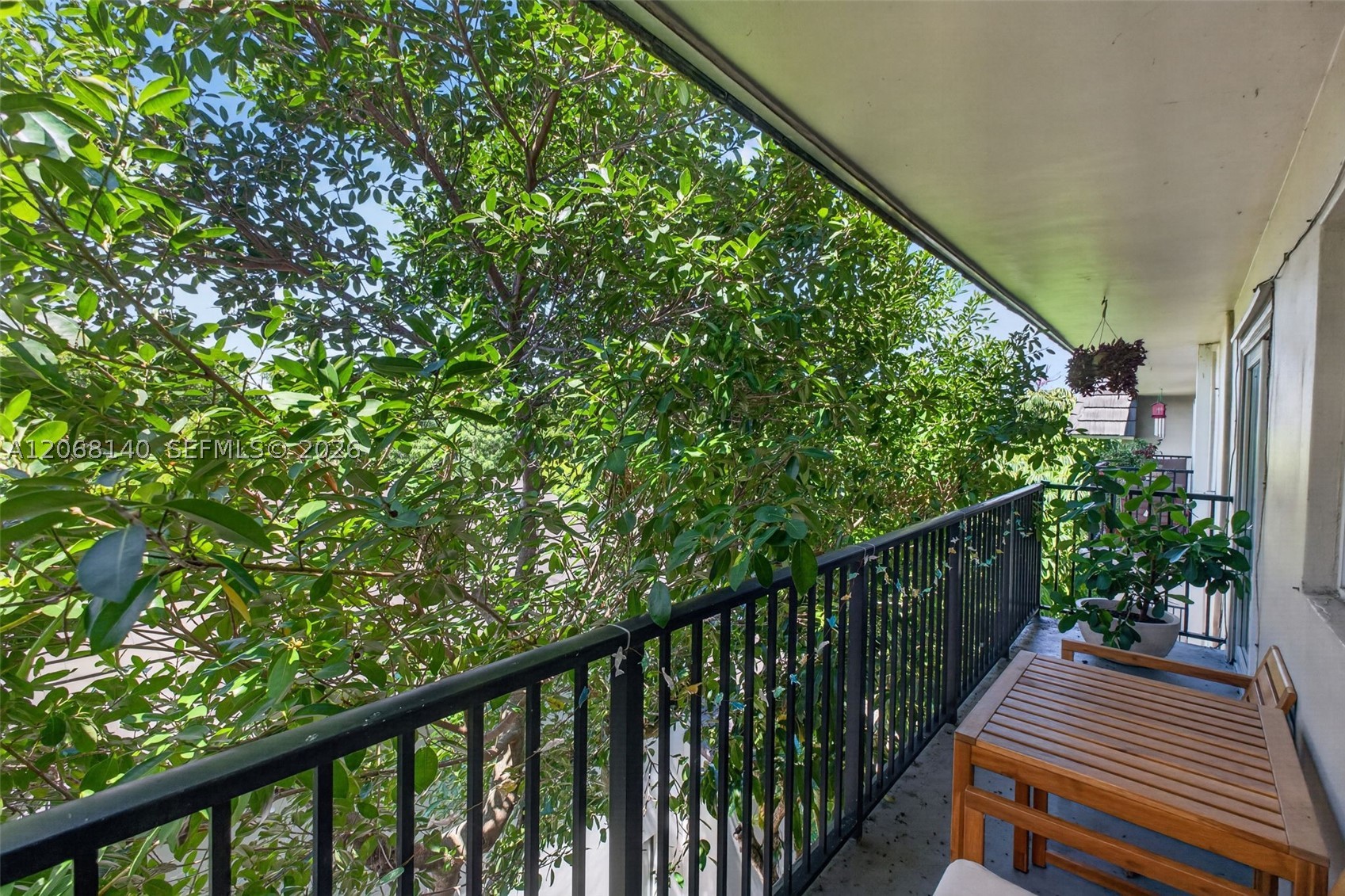 6815 Edgewater Dr #301 Coral Gables, FL 33133