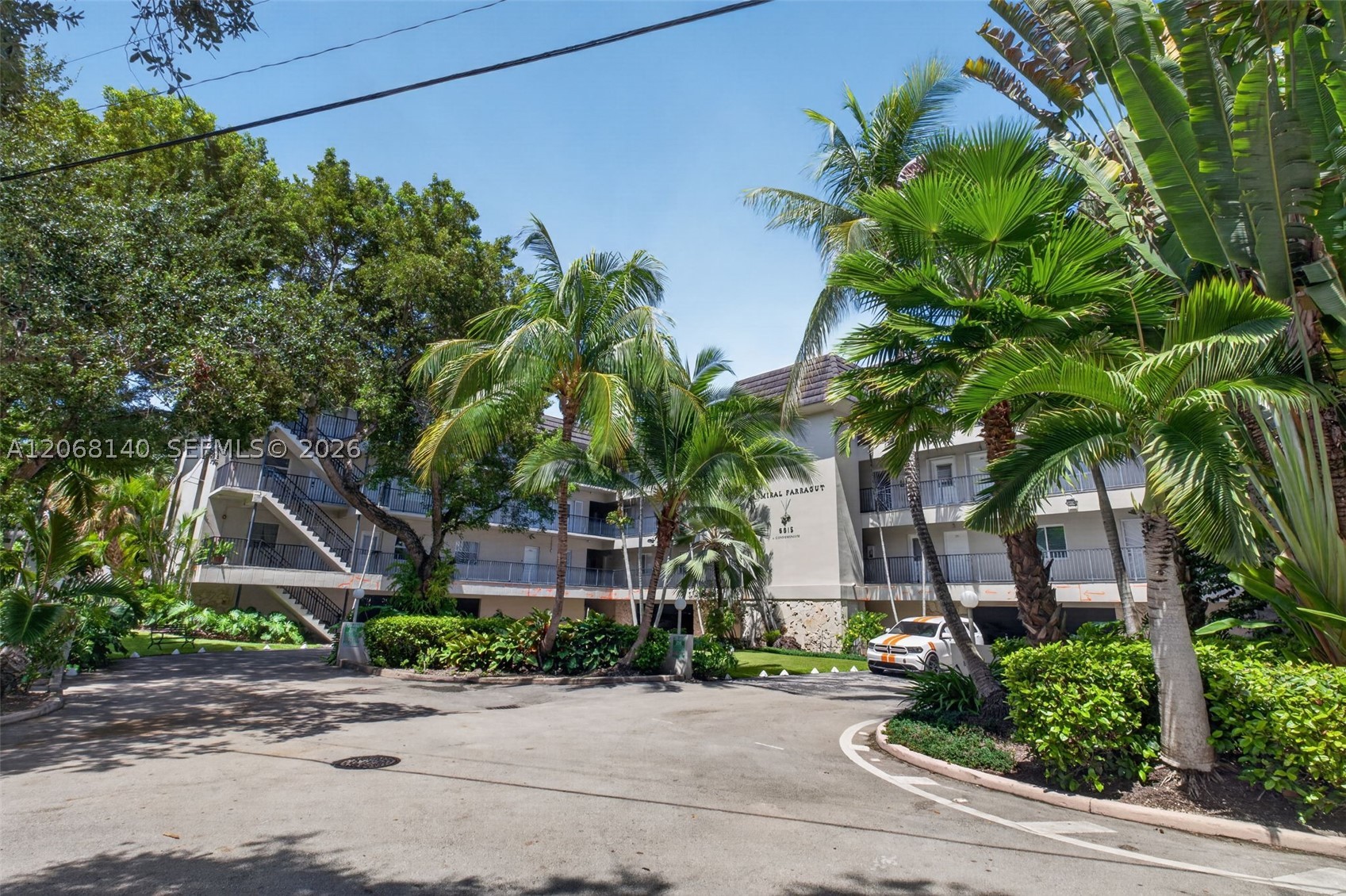 6815 Edgewater Dr #301 Coral Gables, FL 33133