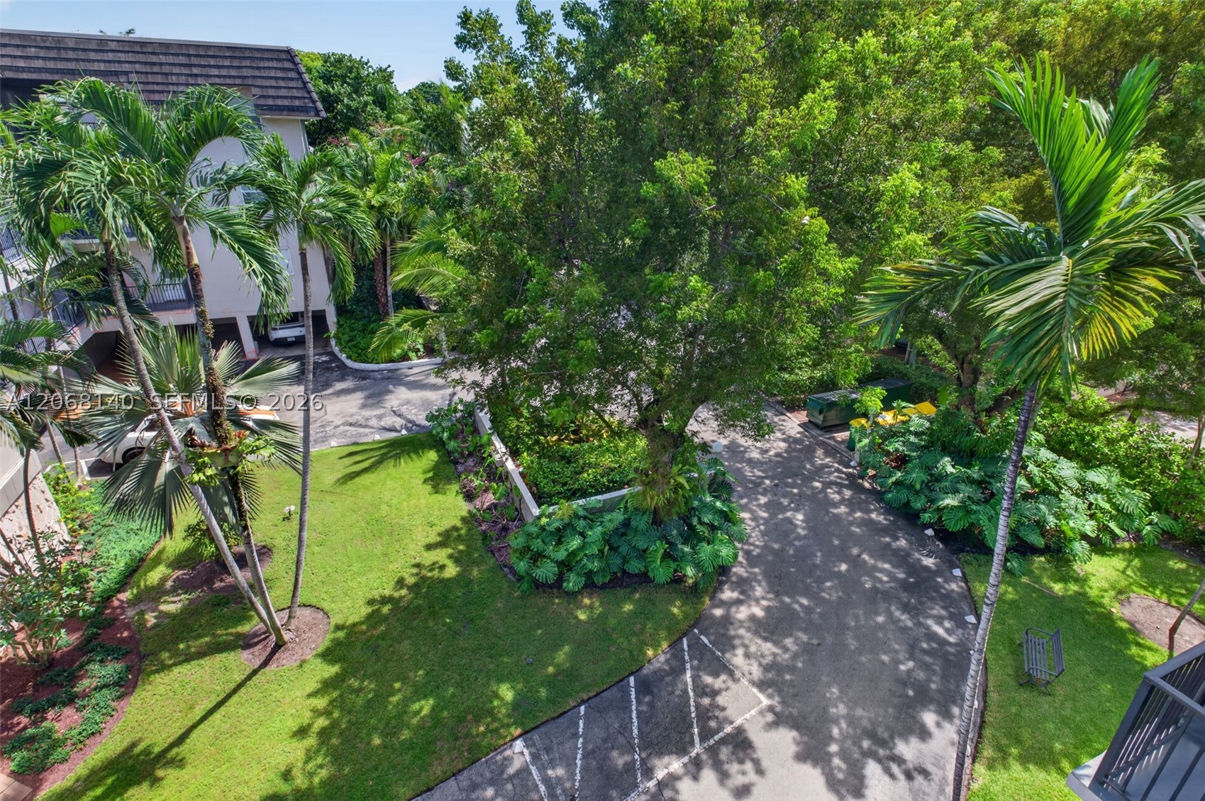 6815 Edgewater Dr #301 Coral Gables, FL 33133