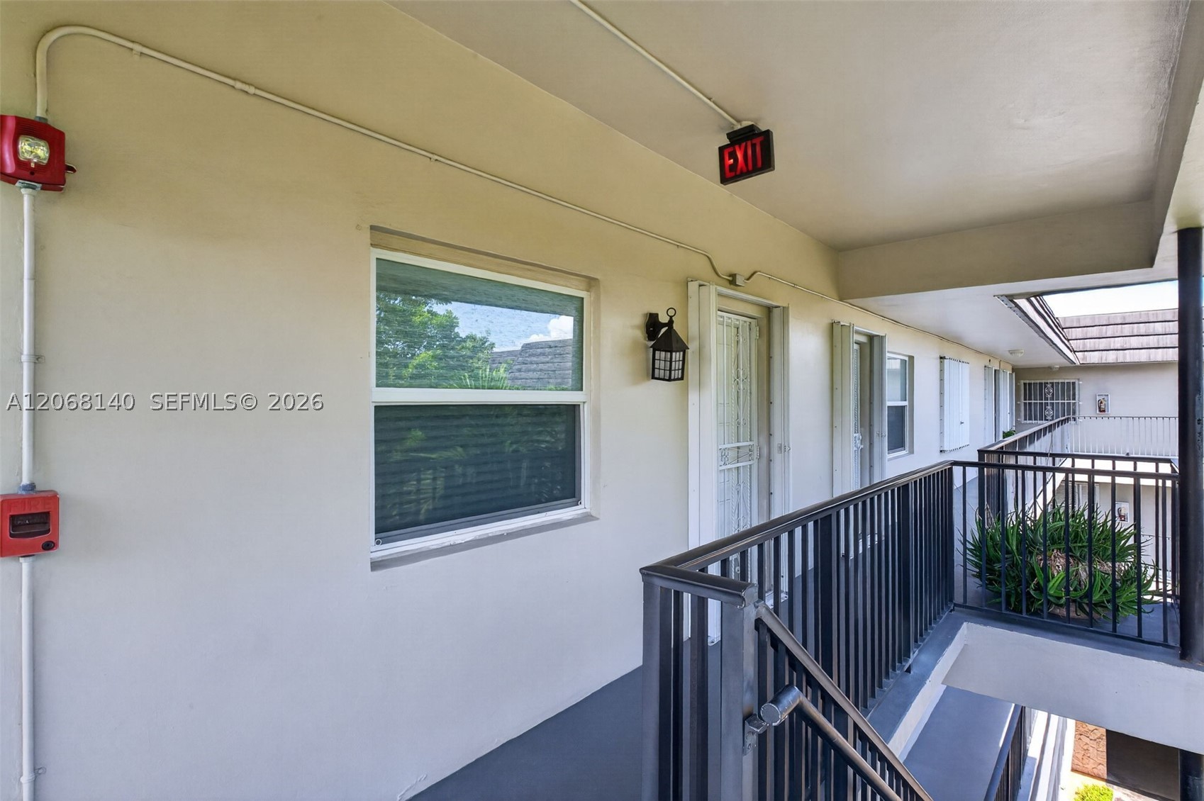 6815 Edgewater Dr #301 Coral Gables, FL 33133