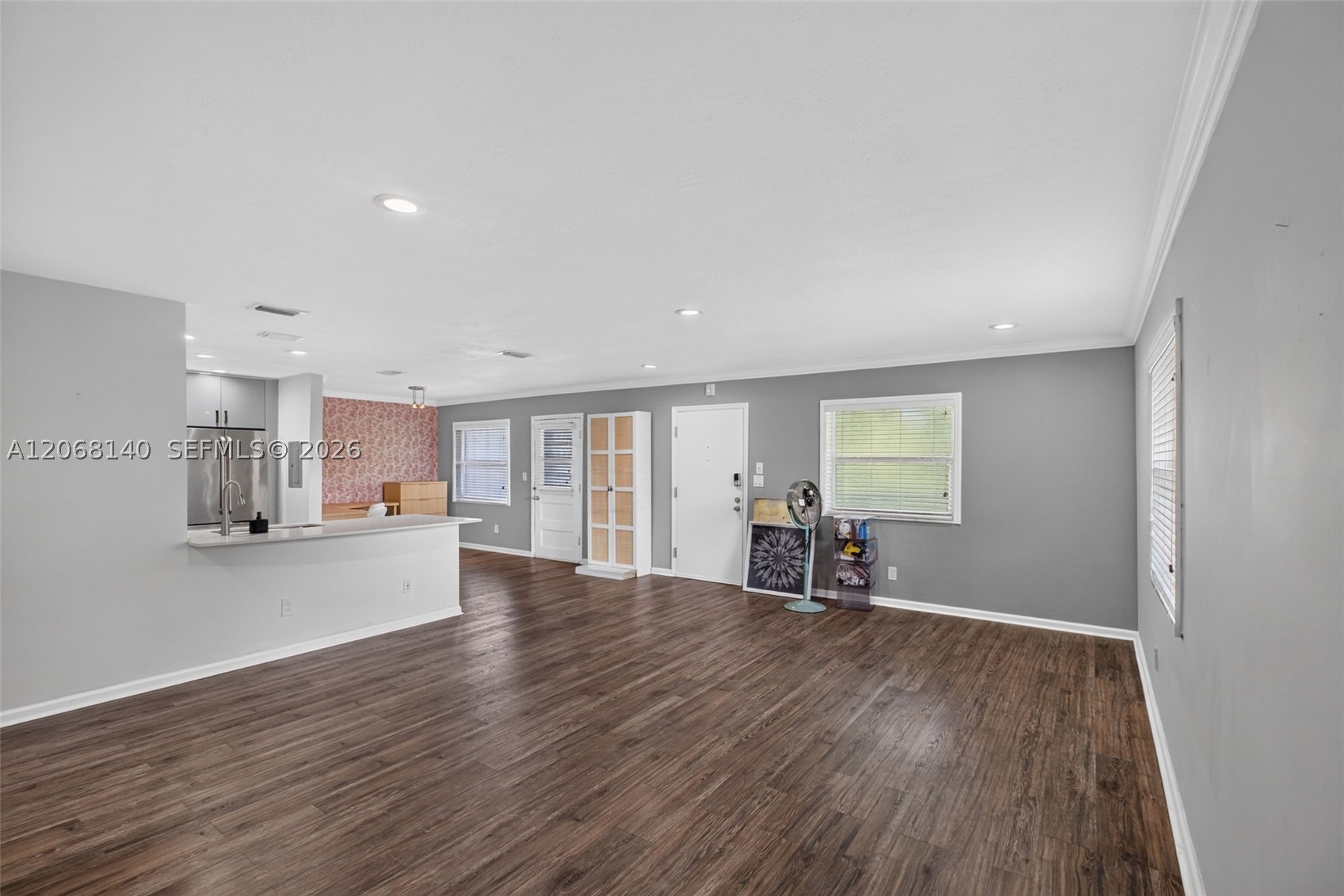 6815 Edgewater Dr #301 Coral Gables, FL 33133