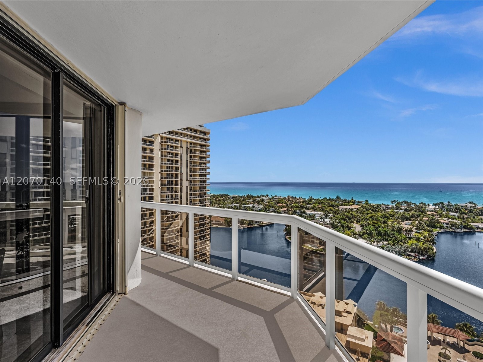 20185 E Country Clb Dr #2101 Aventura, FL 33180