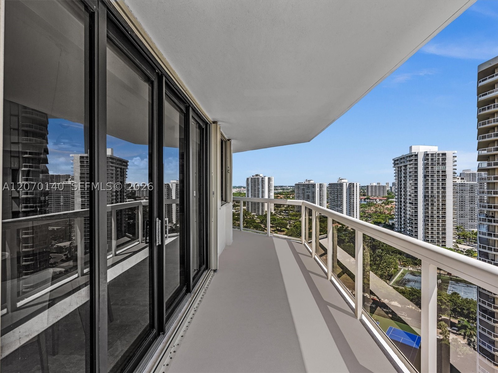 20185 E Country Clb Dr #2101 Aventura, FL 33180