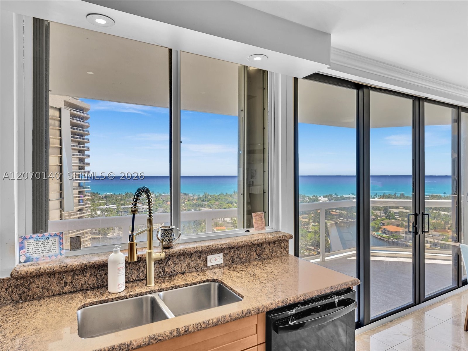 20185 E Country Clb Dr #2101 Aventura, FL 33180