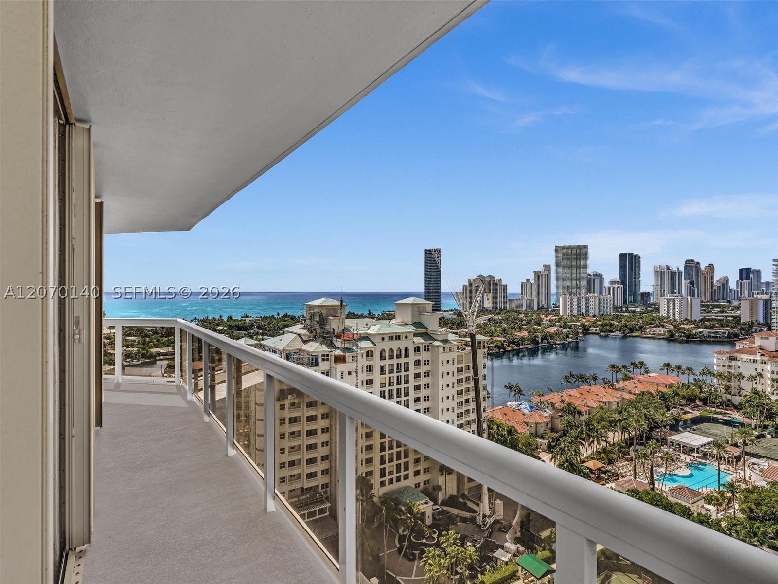 20185 E Country Clb Dr #2101 Aventura, FL 33180