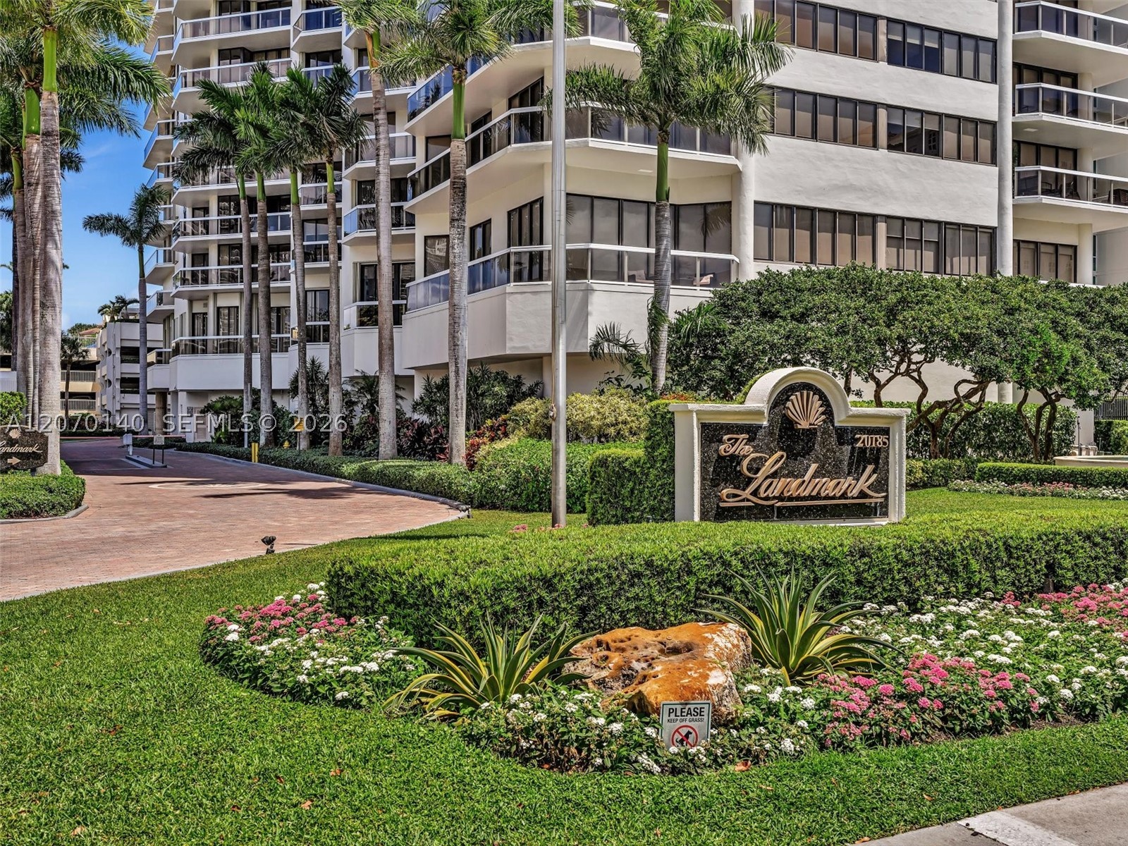 20185 E Country Clb Dr #2101 Aventura, FL 33180
