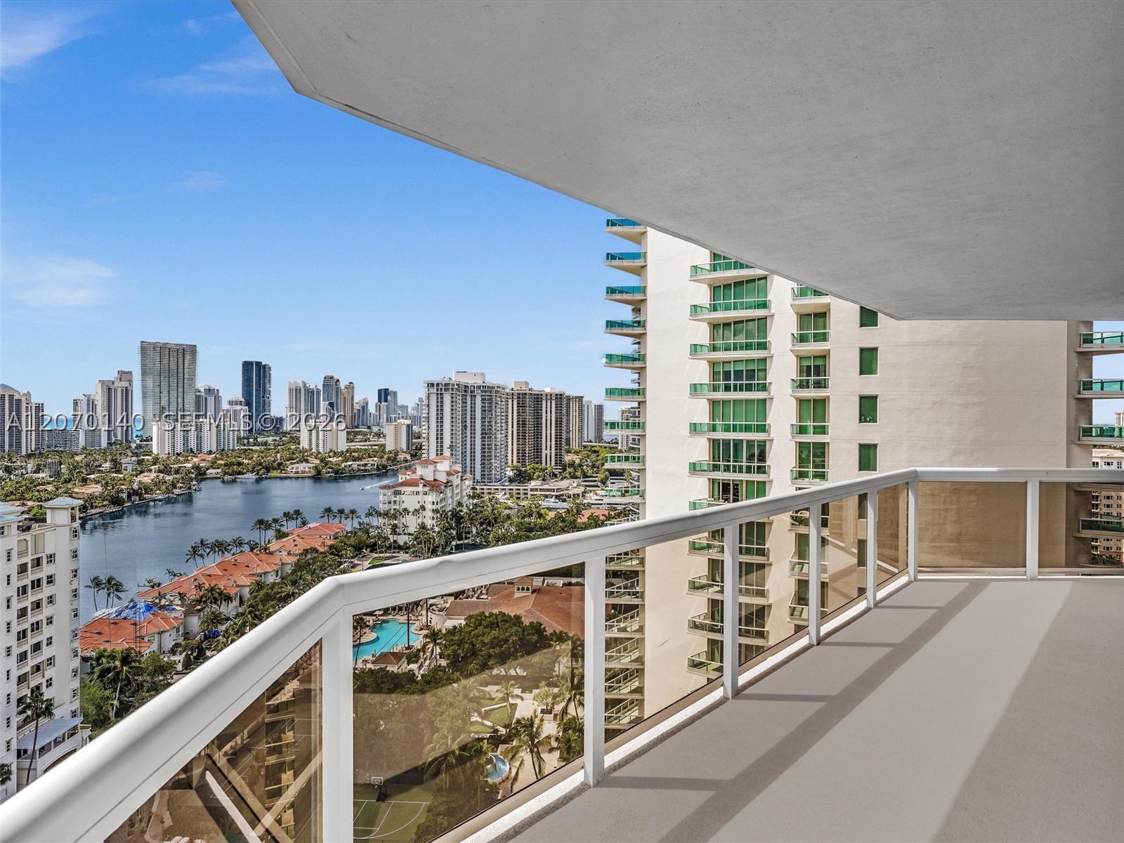 20185 E Country Clb Dr #2101 Aventura, FL 33180