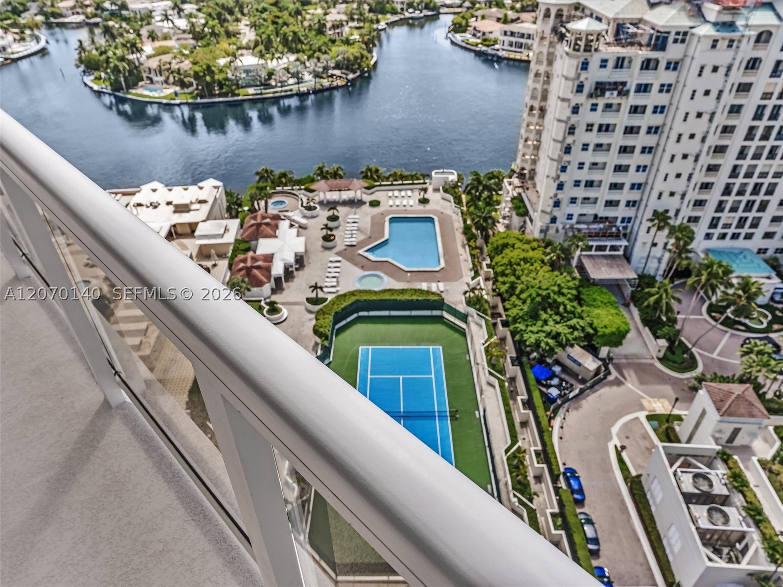 20185 E Country Clb Dr #2101 Aventura, FL 33180